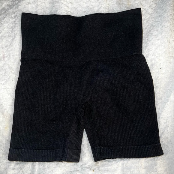Ribbed Black Biker Shorts - Picture 1 of 2